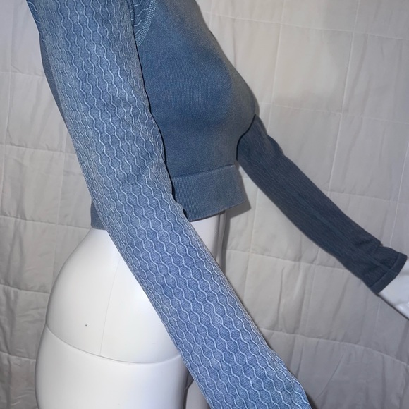 Fashion Nova BlueWash Long Sleeve Sports Top BRAND NEW - Picture 3 of 4